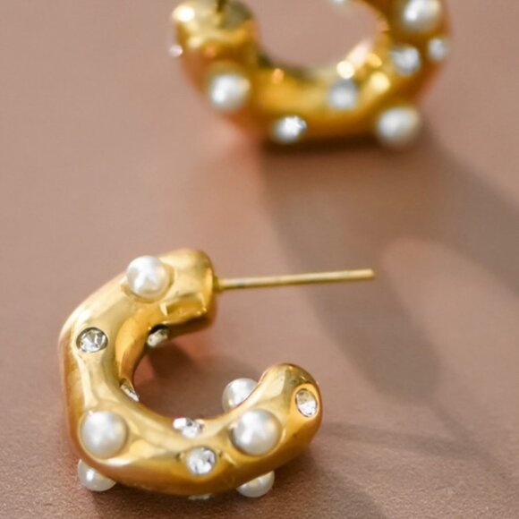 Scattered Pearl Hoops - Picture 1 of 3